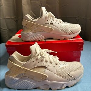 Nike Air Huarache 318429-111 White and Cream Sneakers like NEW in box.
